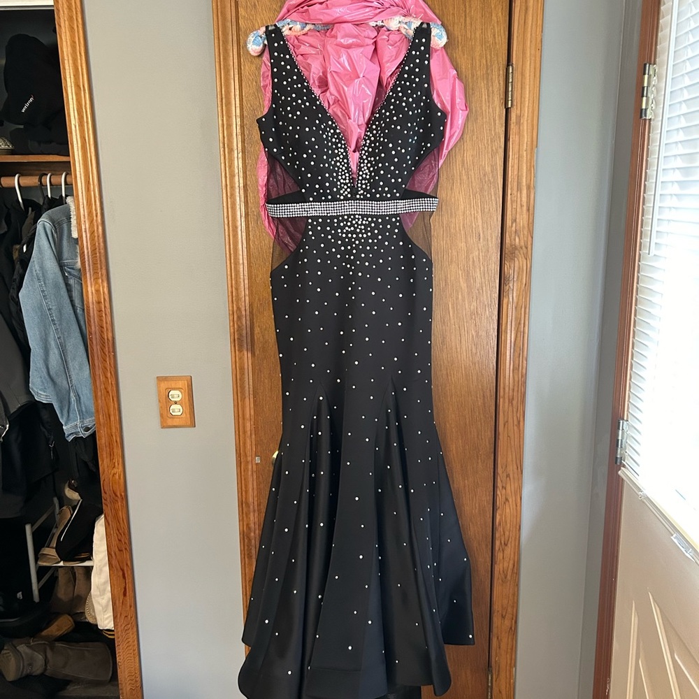 PROM DRESS JOHNATHAN KANE 6052